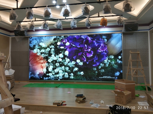 La publicidad fija interior de la pantalla LED P4 fijó la cartelera video de la pared de la pantalla de la etapa de la instalación LED
